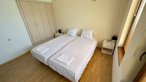 3 habitaciones, tabla de planchar con plancha, wifi y ropa de cama 