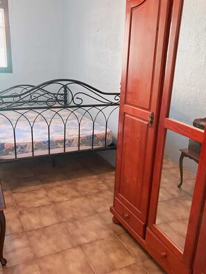 3 bedrooms, iron/ironing board, travel crib, free WiFi