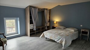 9 Schlafzimmer, Schreibtisch, Bügeleisen/Bügelbrett, kostenloses WLAN