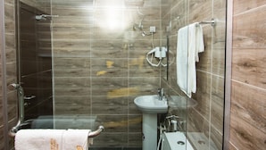 Combined shower/bathtub, bathrobes, bidet, towels - Marchforte Courtyard Hotels & Suites (Ibadan)