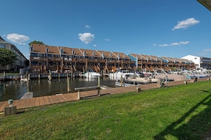 Marina - Lovely 3 BD bay water on the north end of Ocean City with outdoor pool. (Ocean City)