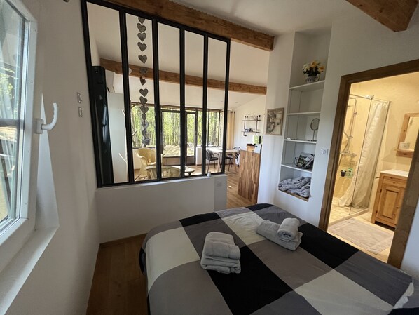 1 bedroom, iron/ironing board, WiFi, bed sheets - Nature, Silence, Panorama et Confort au Colombet (Audrix)