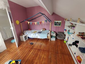 4 Schlafzimmer, Reisekinderbett, WLAN