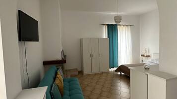 Monolocale Premium | Area soggiorno | TV a schermo piatto