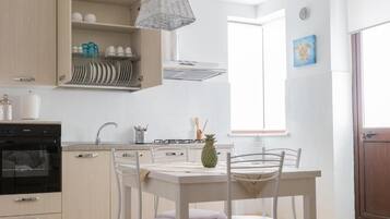 Monolocale Premium | Area soggiorno | TV a schermo piatto