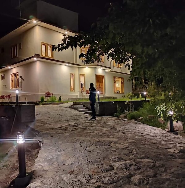 Exterior - Jovenna Resort Gulmit (Chaman Gul)