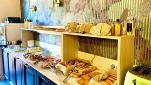 A buffet setup with various food items and utensils, a toaster, and decorative wall panels. - I Tre Re (Bardolino)