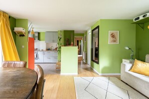 Bøger, stereoanlæg