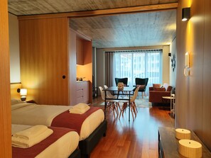 1 dormitorio, tabla de planchar con plancha, Internet y ropa de cama