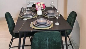 Apartment | Dining - Charming 1-bed, Sleeps 2, Parking (Leeds)