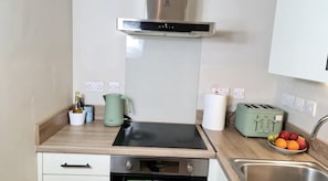Apartment | Private kitchen - Charming 1-bed, Sleeps 2, Parking (Leeds)
