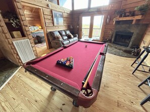 Game room - Honeymoon View WOW! The Views are fantastic and private with hot tub. (Sevierville)