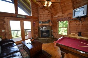 Smart TV, fireplace - Honeymoon View #1 WOW! The View is fantastic and private. (Sevierville)