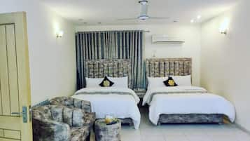 Habitación Deluxe doble | Escritorio, sistema de insonorización, tabla de planchar con plancha