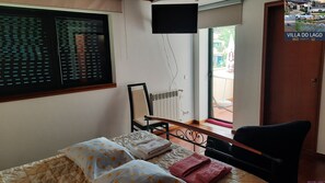 3 bedrooms, desk, iron/ironing board, travel crib