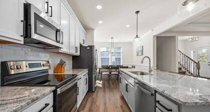 Large 5 BR 4 BA Home is Ready for Family Fun!