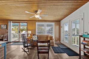 Smart TV - Downtown Apartment Half Block to Sunsets on Water (Cedar Key)