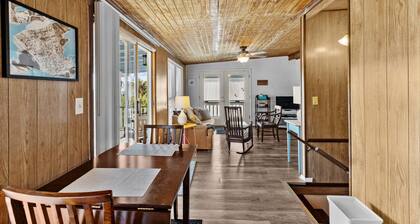 Downtown Apartment Half Block to Sunsets on Water