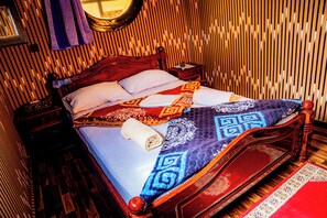 Deluxe Double Room | Blackout curtains - Dinosaur anza surf house (Agadir)