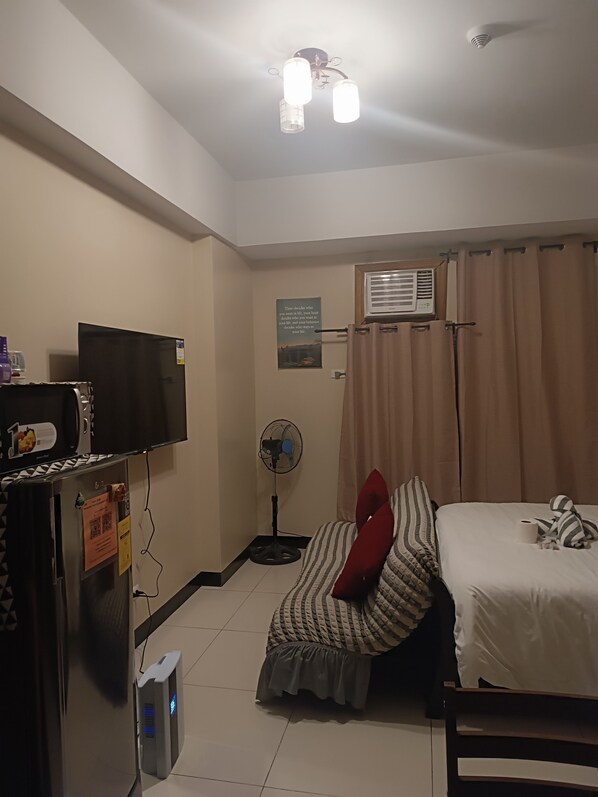 1 dormitorio, tabla de planchar con plancha, wifi y ropa de cama