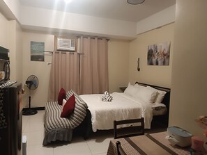 1 dormitorio, tabla de planchar con plancha, wifi y ropa de cama