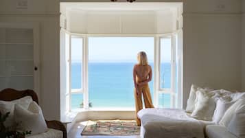 4 chambres, bureau, fer et planche Ă repasser, lit parapluie