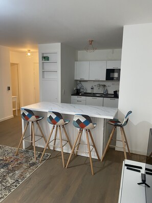 Cookware/dishes/utensils - Appartement Meublé et Cosy à Levallois Perret (Levallois-Perret)