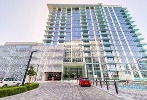Exterior - Lush 2BR apartment in District One Phase III, Mohammed Bin Rashid Al Maktoum City (Dubai)