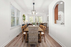 Dining - Bayside Resort:  Beautiful 5 Bedroom House with 3. (Selbyville)