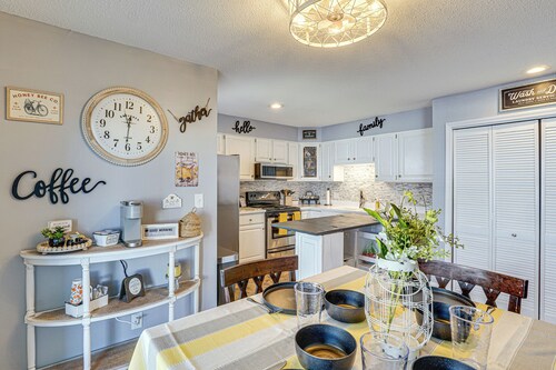 3 Mi to Boat Ramp: Osage Beach Condo w/ Grill!