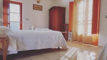 Comfort-Doppel- oder -Zweibettzimmer, 1 Doppelbett, barrierefrei, Gartenblick | Zimmersafe, kostenloses WLAN