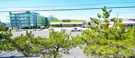 Apartment, 2 Bedrooms | Property grounds