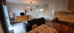 Living area - L'Escapade Charentaise, a quiet getaway with swimming pool (LA TREMBLADE)