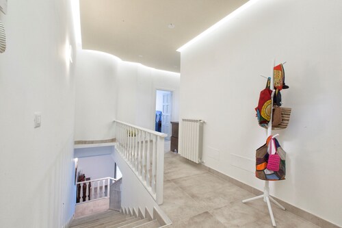 AMORE RENTALS - Villa Domus Franca with Seafront Shared Pool