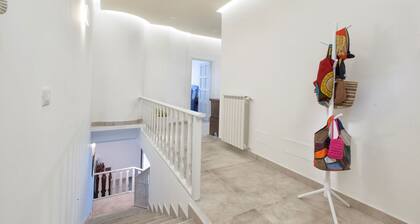 AMORE RENTALS - Villa Domus Franca with Seafront Shared Pool