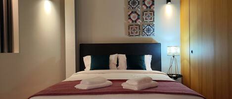 1 habitación, tabla de planchar con plancha, internet y ropa de cama