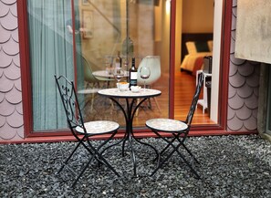 Outdoor dining - Fervença Apartments - Tua (Vila Nova de Gaia)