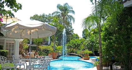 Villa de Lena - An exquisite Villa with an enchanting treehouse on the property