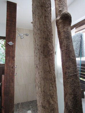 Dusche, Whirlpool, Haartrockner, Bidet