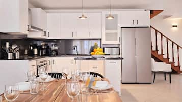 Fridge, microwave, oven, coffee/tea maker