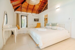 6 bedrooms, in-room safe, desk, iron/ironing board