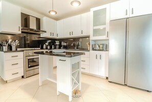 Fridge, microwave, oven, coffee/tea maker