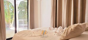 6 bedrooms, in-room safe, desk, iron/ironing board