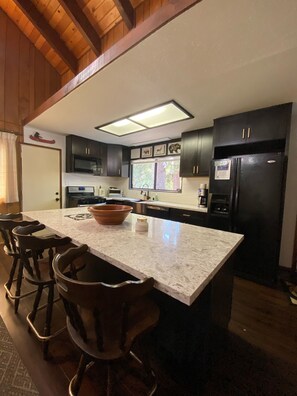 Micro-ondes, four, plaque de cuisson, lave-vaisselle