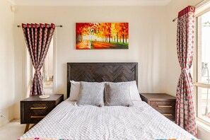 4 bedrooms, desk, iron/ironing board, WiFi