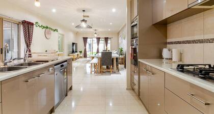 Modern Elegant House (4 Bedroom and parking)