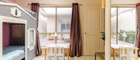 4 bedrooms, desk, iron/ironing board, WiFi