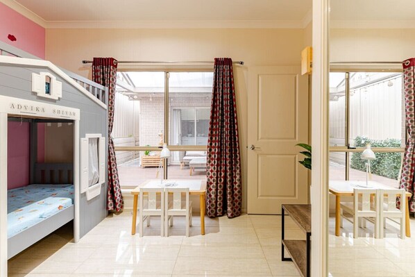 4 bedrooms, desk, iron/ironing board, WiFi
