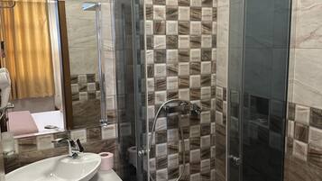 Basic Double Room Single Use | Desk, free WiFi, bed sheets