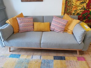 TV, fireplace - Rustic cottage in the heart of the Bastides, Lot-et-Garonne.  Perfect for 2! (Montauriol)